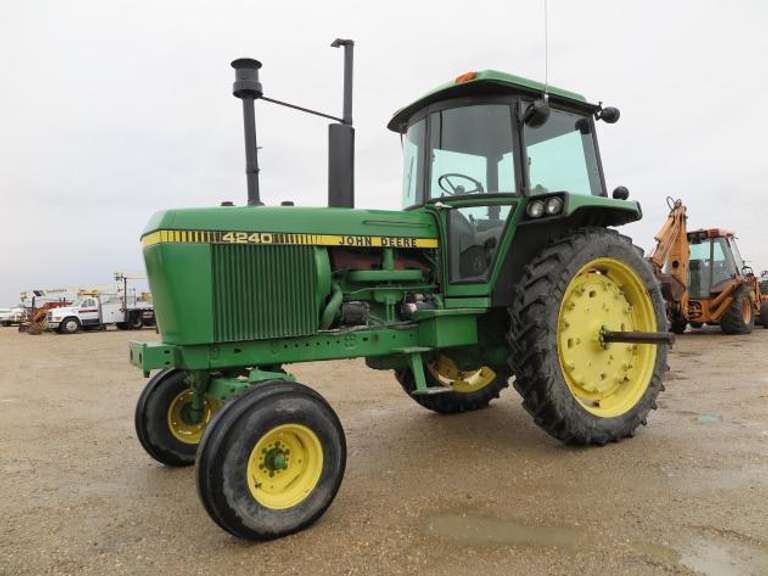1980 John Deere 4240 • 110HP Tractor