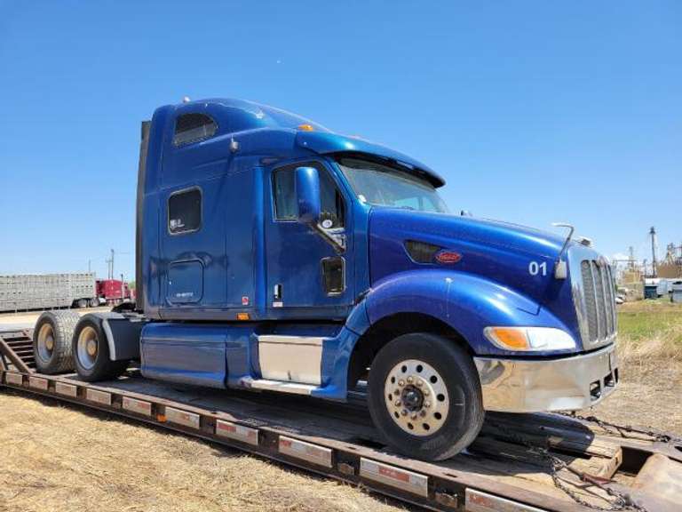 NO ENGINE • 2004 Peterbilt 387 • Conventional Sleeper Cab