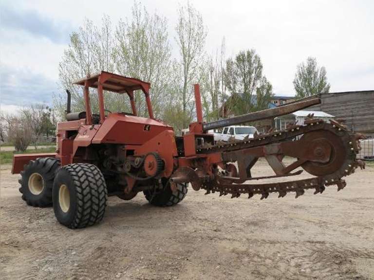 LOCATED OFF-SITE • DitchWitch R100 • 4WD Self Propelled Trencher