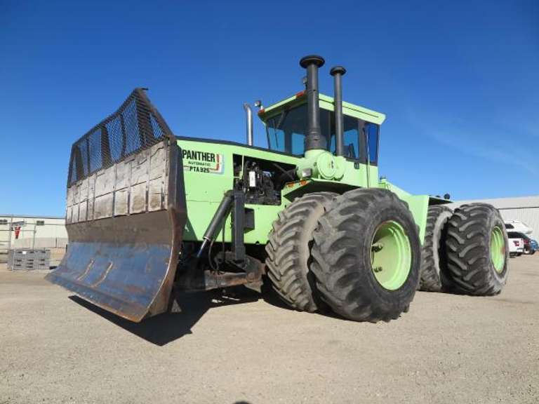 Steiger Panther III PTA-325 • 325HP 4WD Articulating Tractor