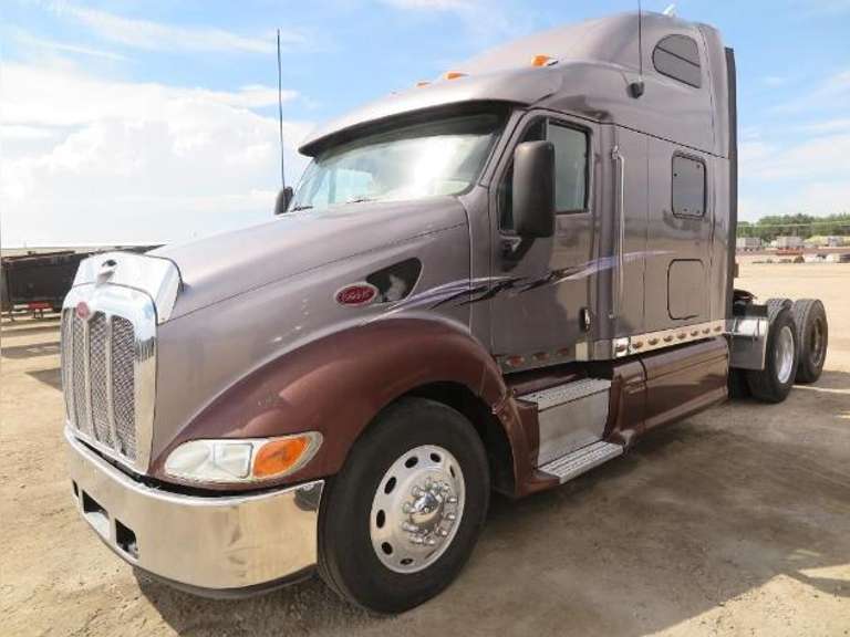 2007 Peterbilt 387 • With Sleeper Cab