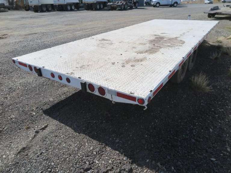 20' x 8' Flatbed Trailer