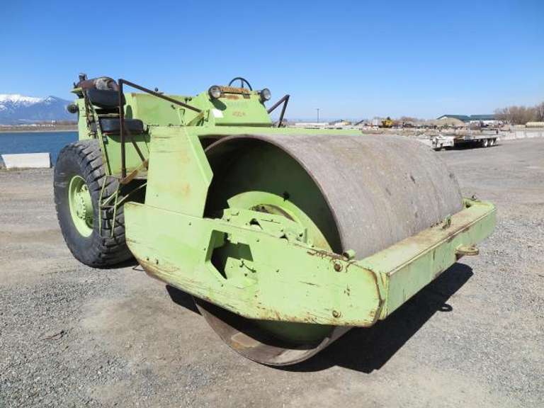 RayGo Rascal 400-A • 7' Vibratory Smooth Drum Roller