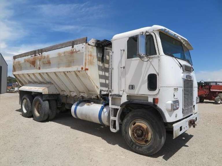 1989 Freightliner COE with Double-L 20' Self Unloading Bed