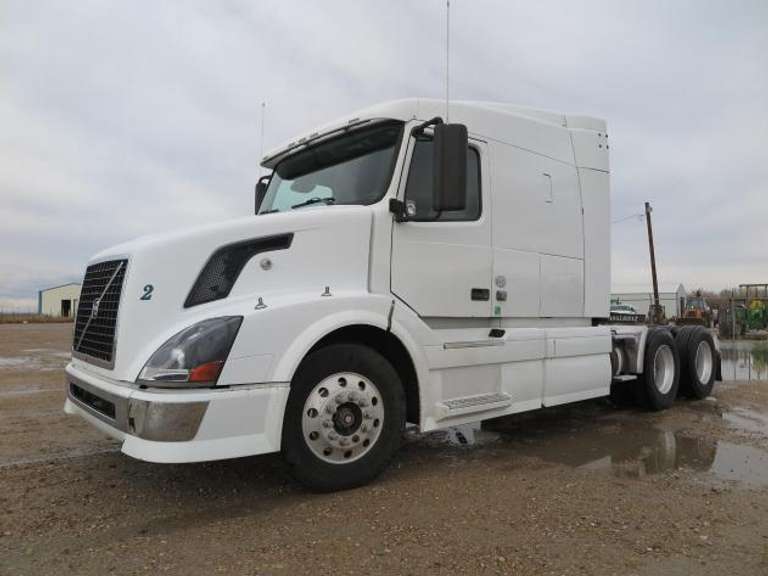 2009 Volvo • Sleeper Cab Semi - JUST ARRIVED 11/9