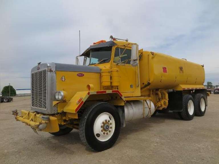 1975 Peterbilt 353 • 4000 gallon Water Truck