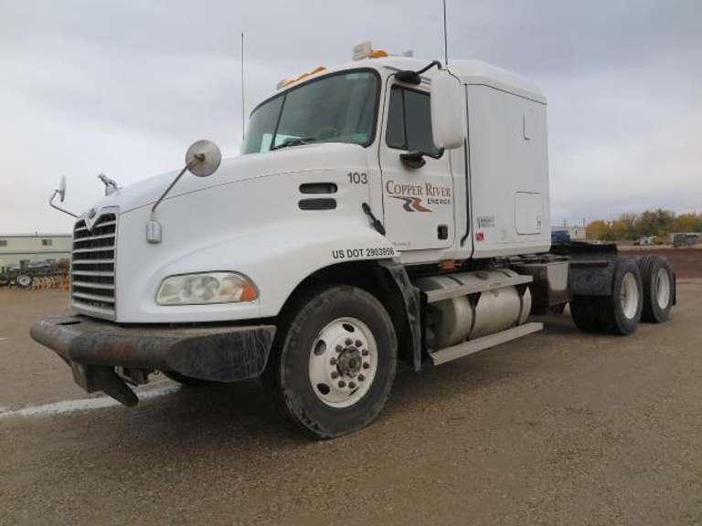 2002 Mack • Conventional Sleeper Semi