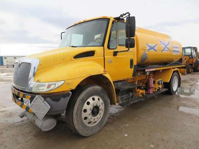 2005 International 4200 VT365 ▪︎ 2000 Gallon Fuel Truck
