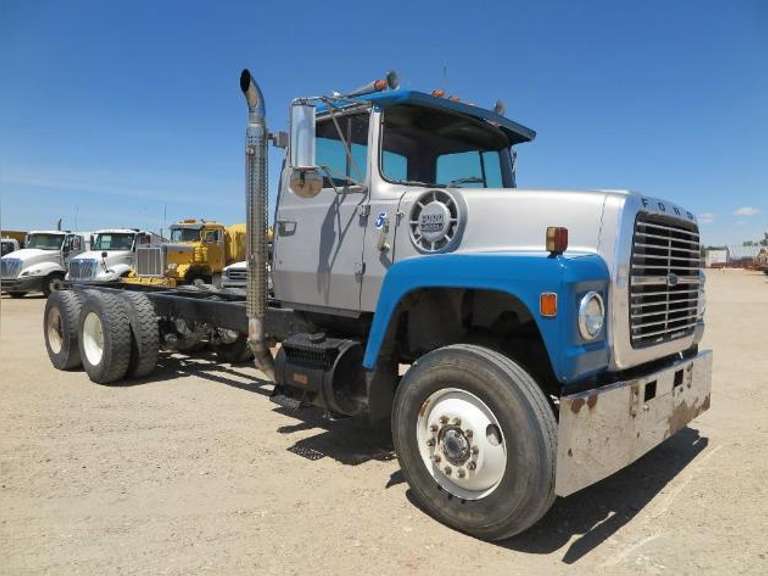 1983 Ford L9000 - Cab and Chassis
