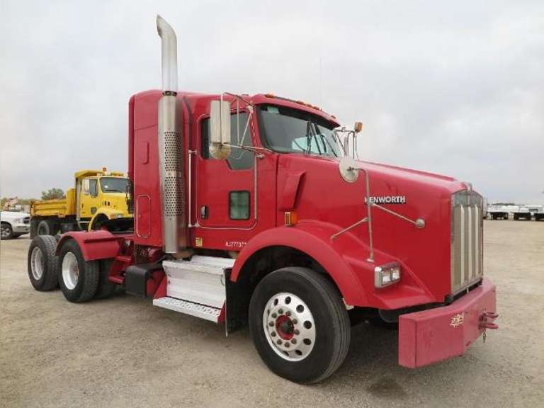 2010 Kenworth T800 Short Sleeper Truck