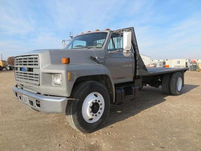1994 Ford F700 • With 14' Flatbed