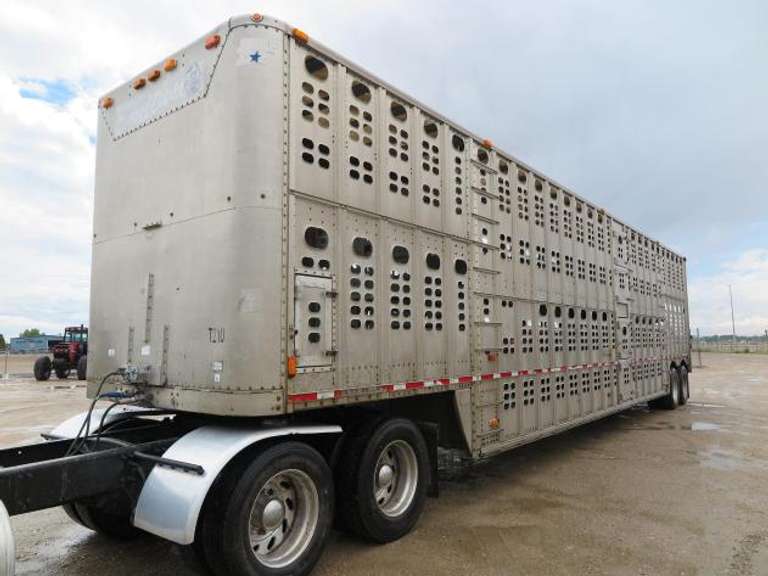 2004 Wilson • 50' Aluminum Livestock Trailer