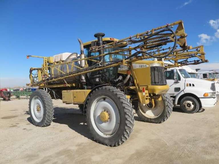 Rogator 1254 Self Propelled Sprayer