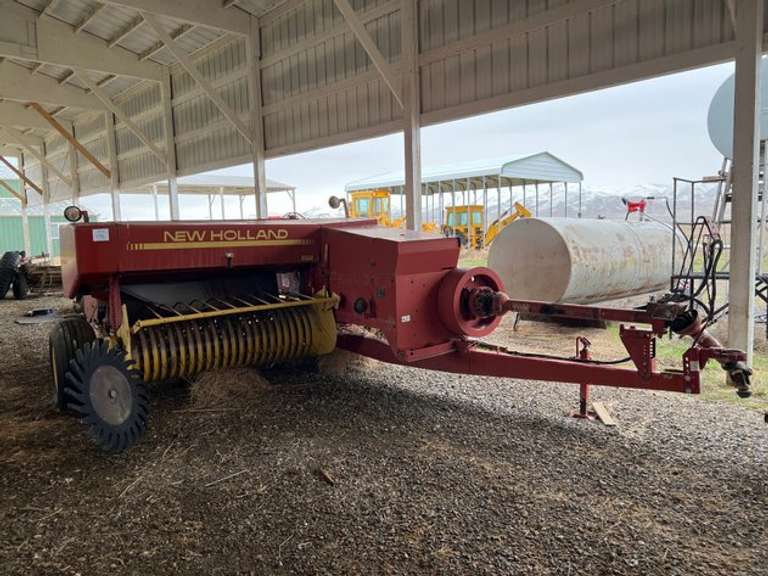 New Holland 515 16”x23” Baler
