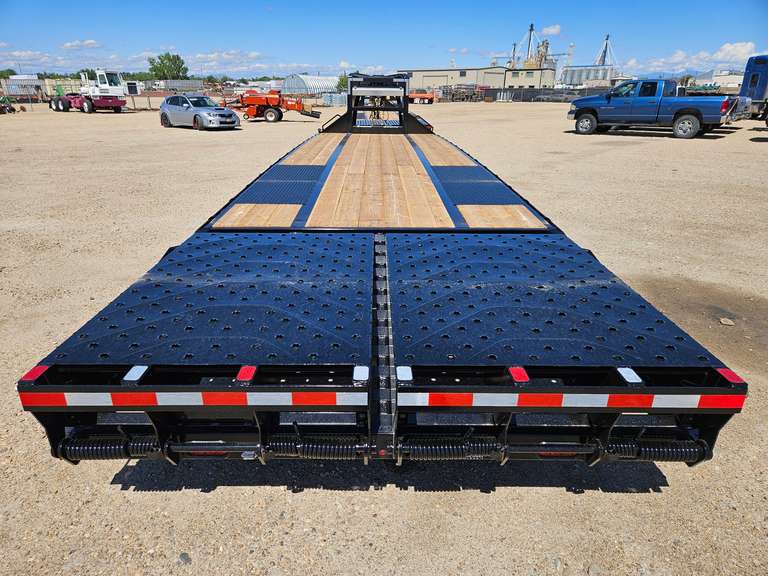 2026 Southland 32’x8’ Gooseneck Dovetail Equipment Trailer