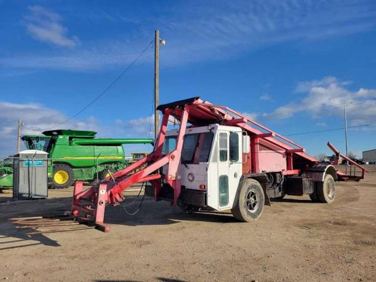 2001 Stinger Stacker 2400