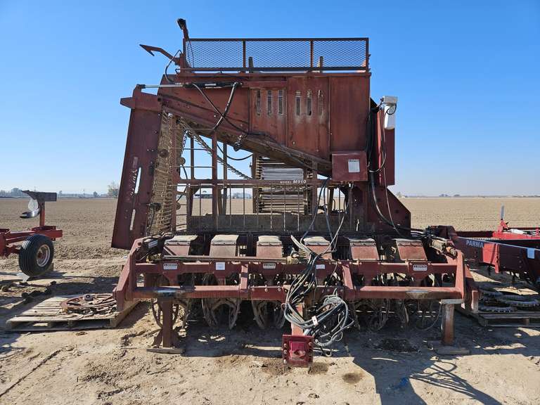 1994 Parma M910 6-Row Beet Digger