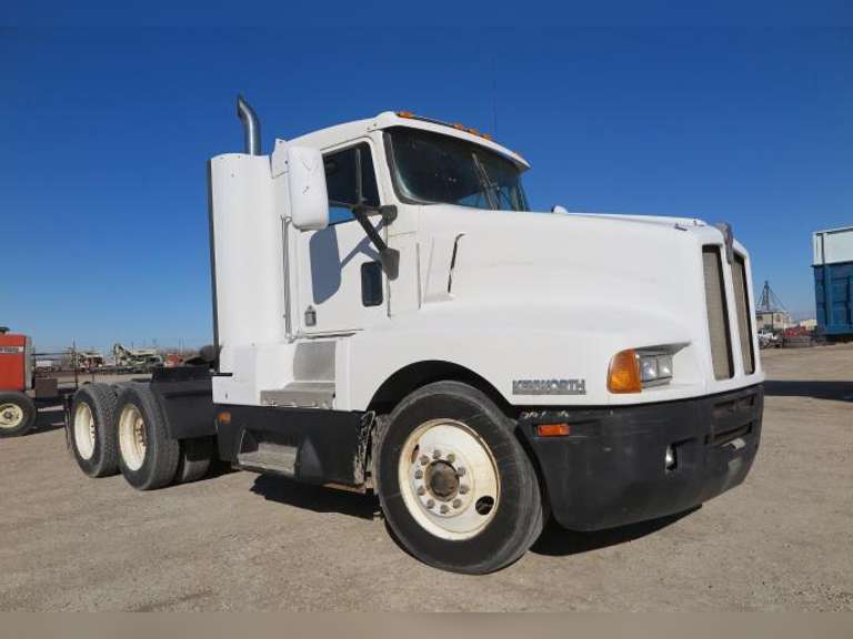 1993 Kenworth  T600 - Conventional Semi