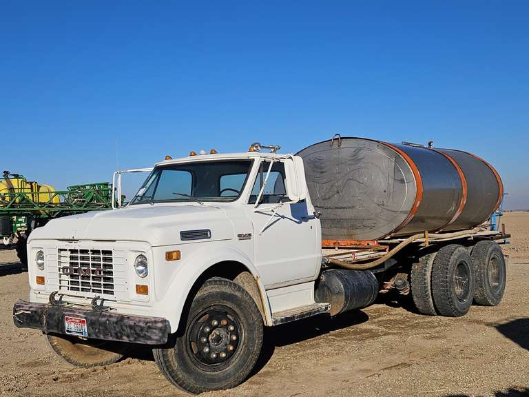 1972 GMC 6500 2000-Gallon Water Truck