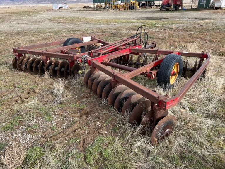 Massey Ferguson 52 14’ Tandem Disk