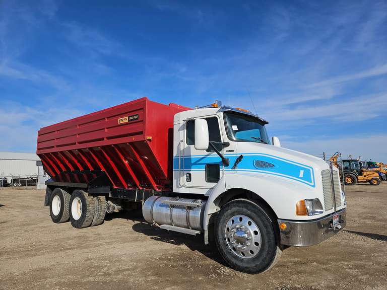 2005 Kenworth T300 With Logan 20' Self Unloading Bed
