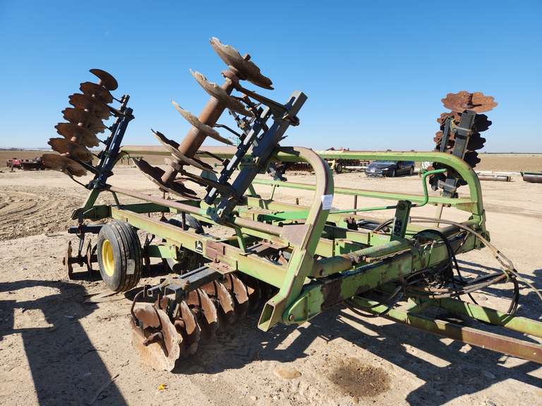 John Deere 235 21’ Disc