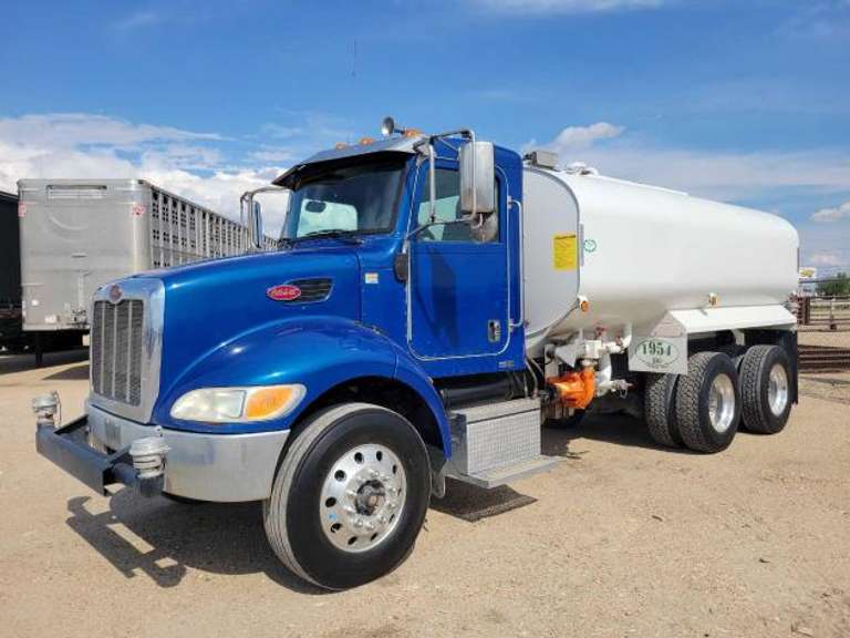 2015 Peterbilt 337 4000 Gallon Water Truck