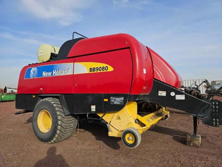 New Holland BB9080 4x3 Baler