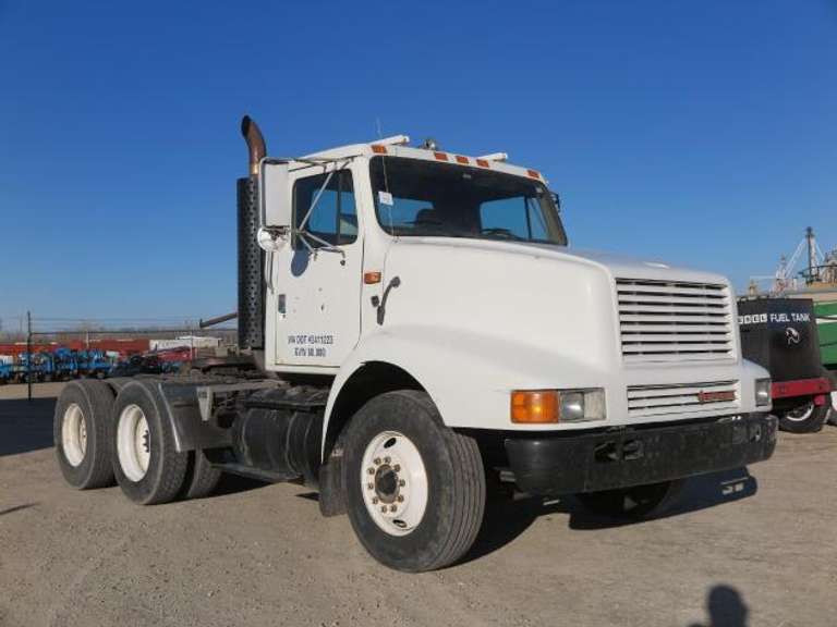 1994 International 8200 Conventional Semi