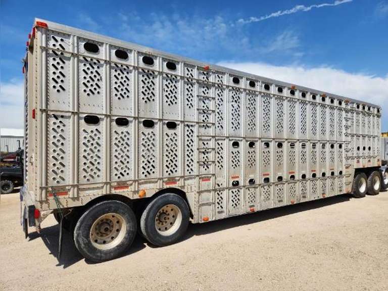 1986 Wilson 46' x 102" Livestock Trailer