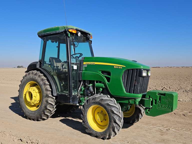 2014 John Deere 5101EN 99HP MFWD Tractor