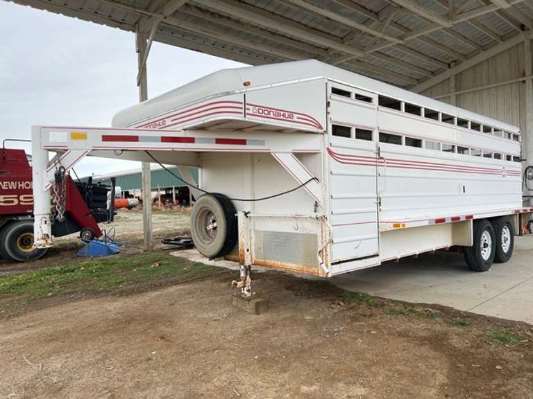 2004 Donahue 20’ Livestock Trailer