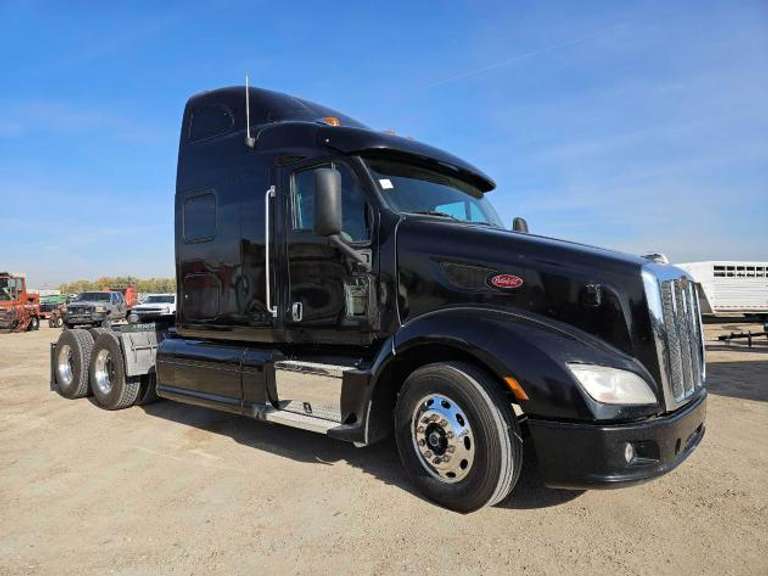 2012 Peterbilt 587 Sleeper