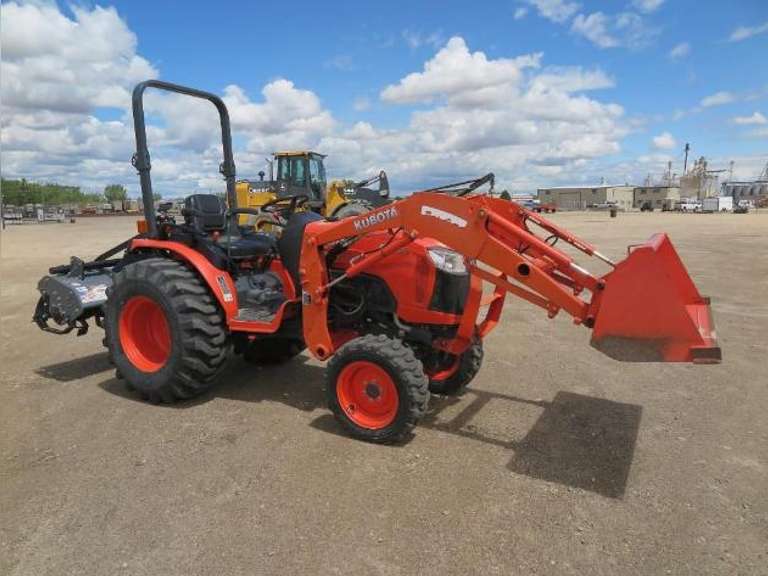 Kubota B3350 33HP MFWD Tractor