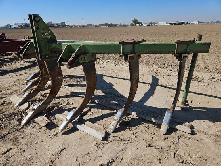John Deere 900 7 Shank Ripper