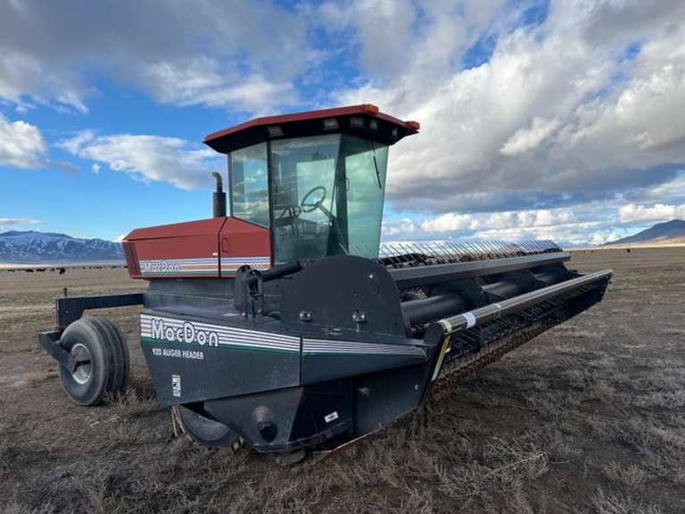 1999 MacDon 9300 Self Propelled Windrower