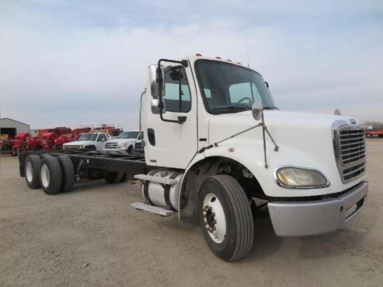 2010 Freightliner  Business  Class 2 Cab and Chassis