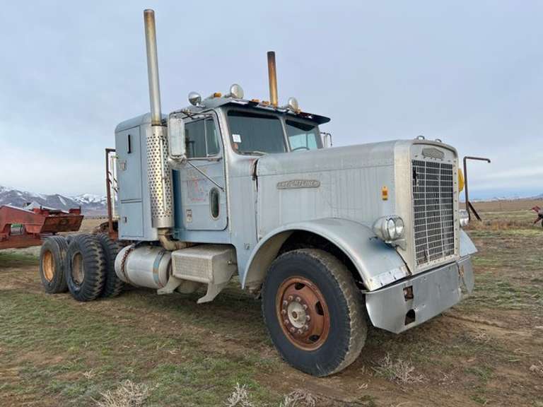 1977 Freightliner Sleeper Truck