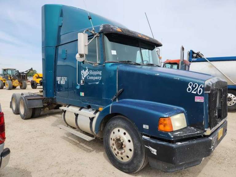 1995 Volvo Semi Truck