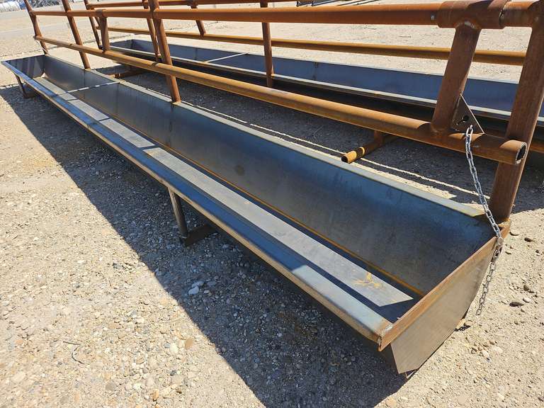 (1) 24’ Heavy Duty Livestock Panel with Feed Trough and Adjustable Headrail