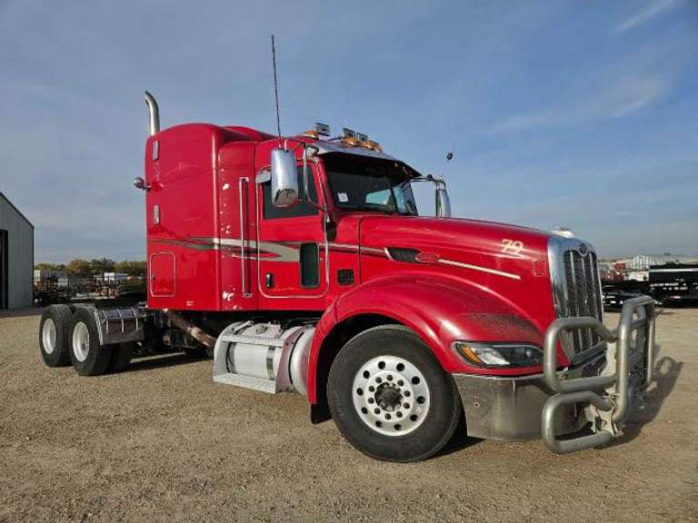 2013 Peterbilt 386 Sleeper
