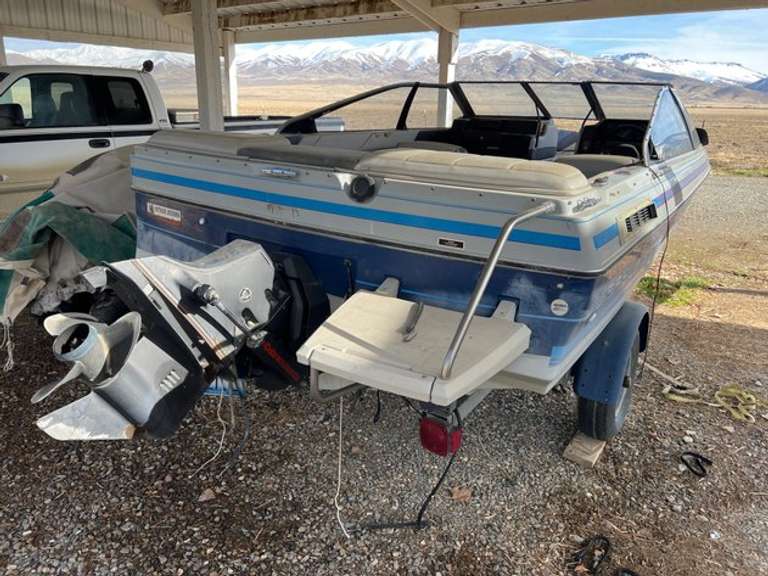 1989 Bayliner Capri 17’ Fishing Boat W/Trailer