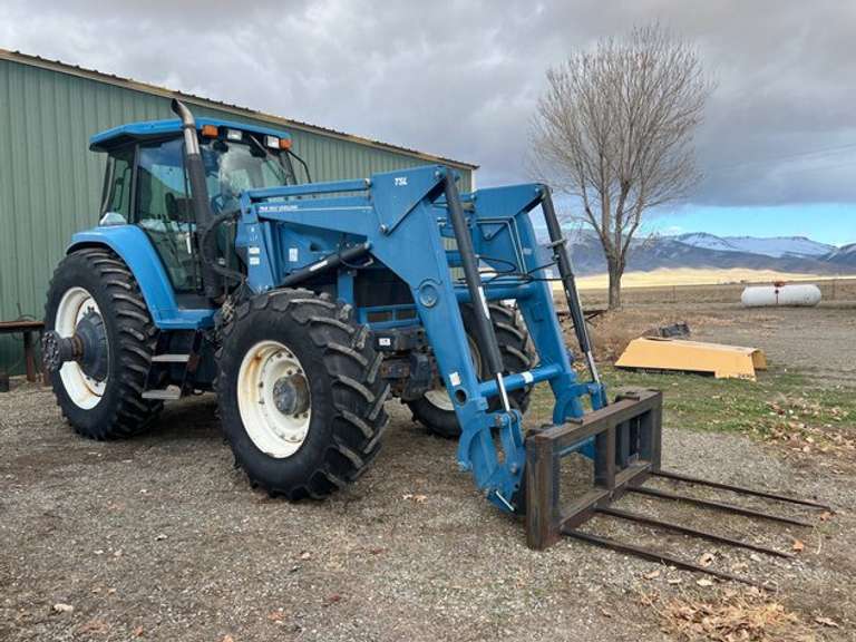 Ford 8870 210HP MFWD Tractor With S895 Loader Attachment
