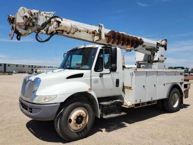 2003 International 4300 Digger Derrick Truck