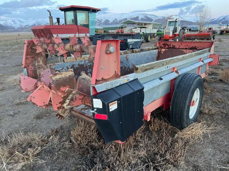 Gehl 250 Manure Spreader