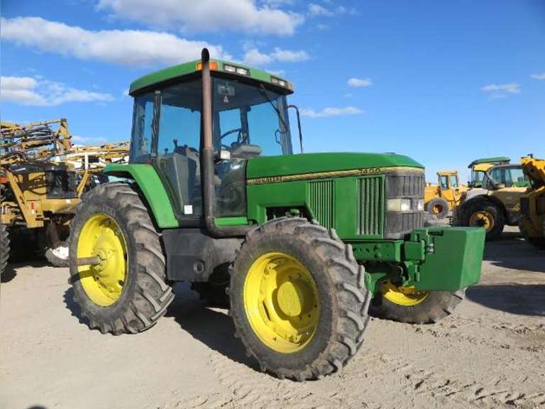 John Deere 7400 - 107 HP MFWD Tractor
