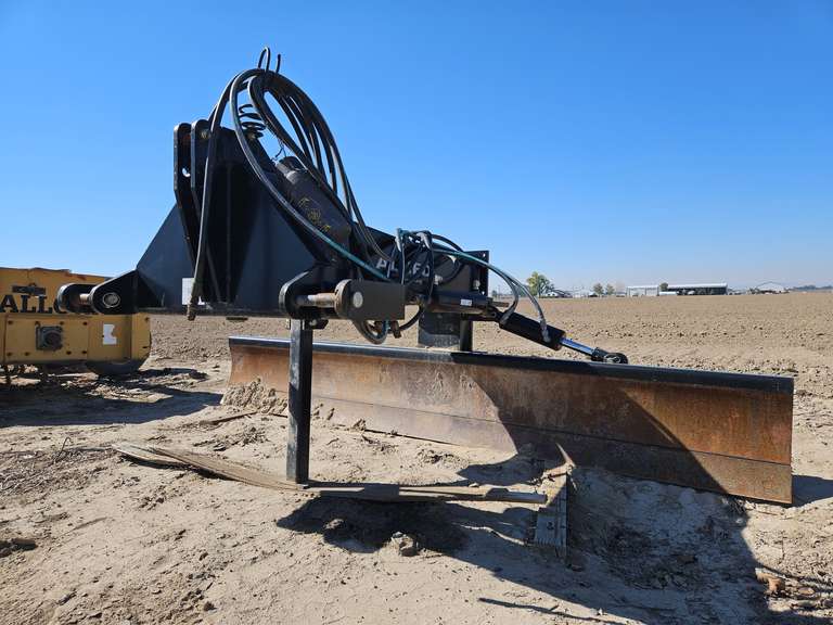 Allied Farm King 10 Hydraulic Angle Blade