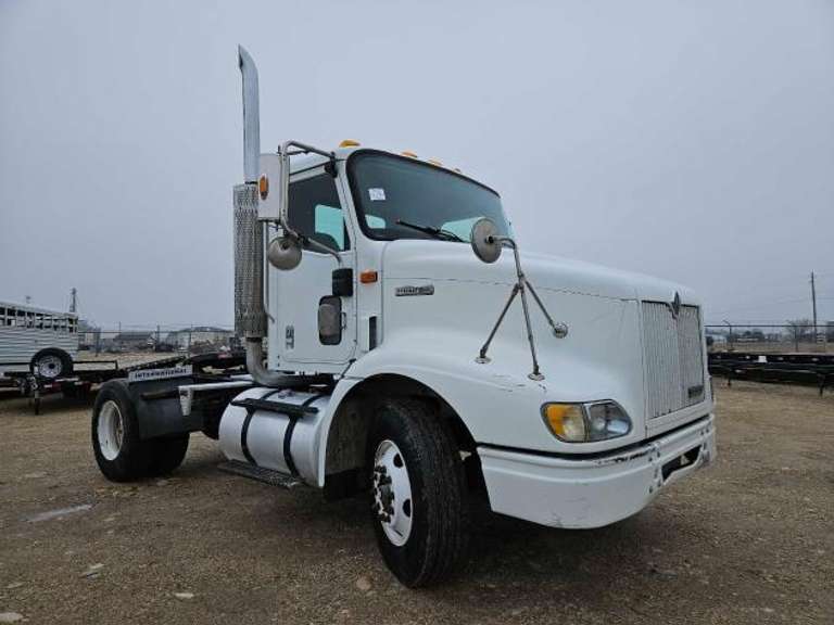 2000 International 9100i Conventional Truck