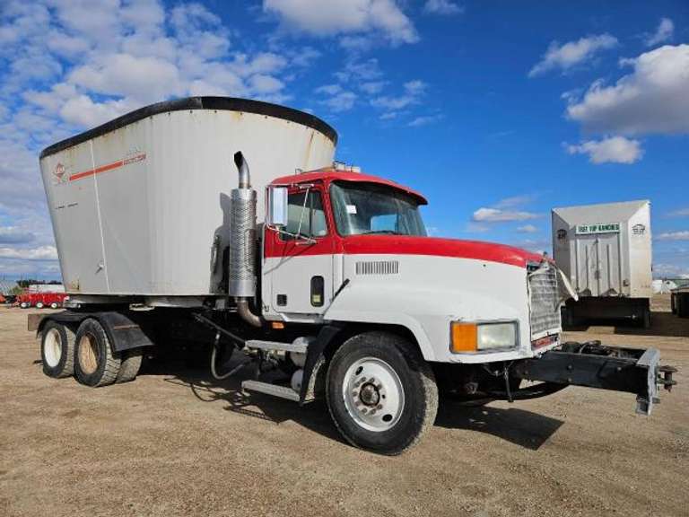 1996 Mac CH613 Feed Truck