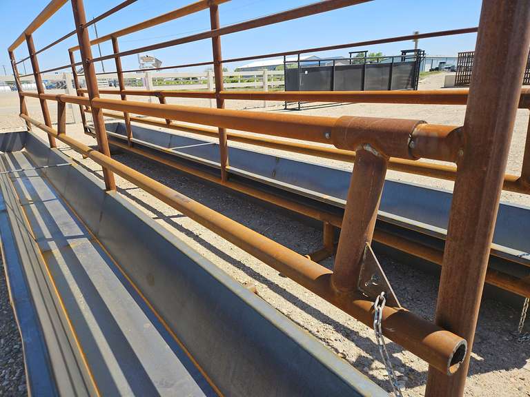(1) 24’ Heavy Duty Livestock Panel with Feed Trough and Adjustable Headrail